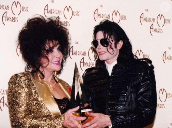 Elizabeth Taylor et Michael Jackson en 1993