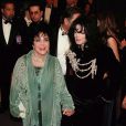 Elizabeth Taylor et Michael Jackson en février 1997 