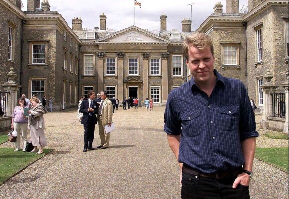 Charles Spencer (photo : en 2003, devant le domaine d'Althorp) a imaginé un circuit spécial mariage royal très lucratif...