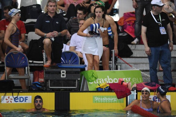 Laure Manaudou a profité de sa présence aux championnats de France 2011 à Strasbourg pour renager en France. Le 25 mars, elle a partagé une ligne d'eau avec son ex-boyfriend Benjamin Stasiulis, à côté d'un duo Marin/Pellegrini indifférent !