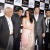 Yash Chopra, Shahrukh Khan, Aishwarya Rai, Hugh Jackman et Karan Johar durant les FICCI-FRAMES awards le 25 mars 2011 à Mumbai