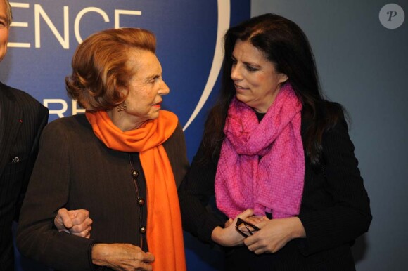 Liliane Bettencourt et sa fille, Françoise Bettencourt-Meyers, à Paris, le 3 mars 2011