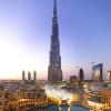 Alain Robert grimpe la plus haute tour du monde, la Burj Khalifa, 828 mètres, à Dubaï, le 28 mars 2011
