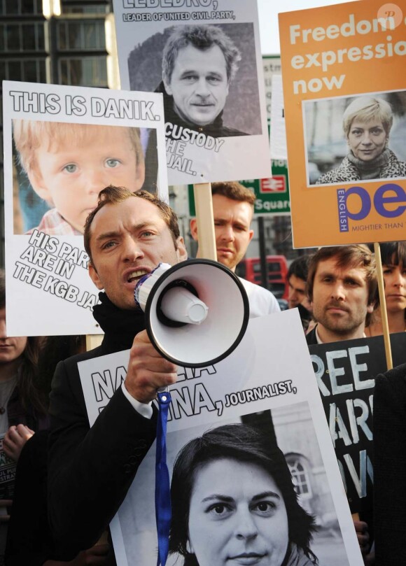 Marche pour la liberté d'expression en Biélorussie, à Londres, le 28 mars 2011 : Jude Law.