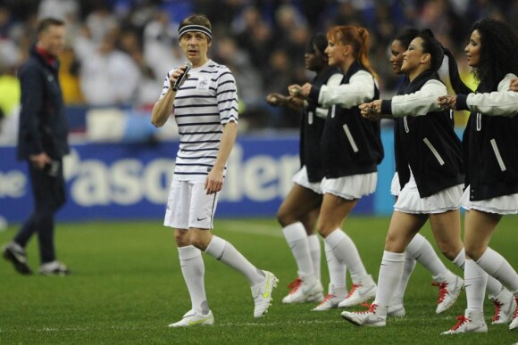 Le 29 mars 2011, à l'occasion de la réception de la Croatie en amical au Stade de France, l'équipe de France étrennait son maillot "extérieur", la fameuse marinière. Martin Solveig aussi, tournant son prochain clip pour Ready 2 Go !