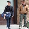 Sean Penn se dirige à l'aéroport... avec son fils cadet Hopper (15 mars 2011, NYC)