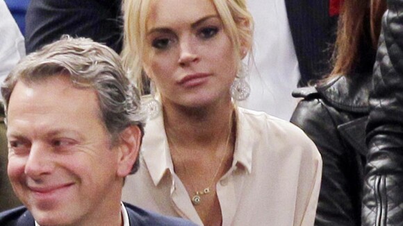 Lindsay Lohan : étalée sur le sol, talons trop hauts ou... verre de trop ?