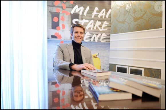Emmanuel-Philibert de Savoie se prépare à promouvoir son livre Mi Fai Stae Bene (Milan en Italie, 22 mars 2011)