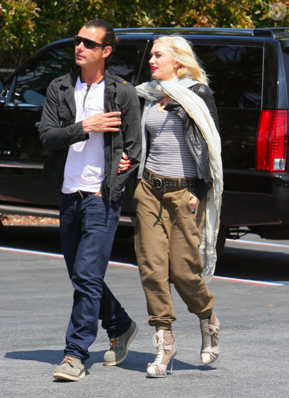 Gwen Stefani et son époux Gavin Rossdale ont déposé leurs enfants à un anniversaire,  à Los Angeles le 3 avril 2011