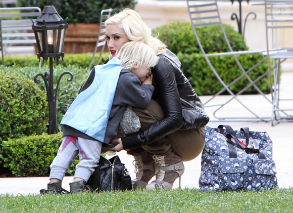 Gwen Stefani et ses enfants lors d'un anniversaire déguisé à Los Angeles le 3 avril 2011