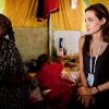 Angelina Jolie à la frontière tunisienne le 4 avril 2011
 