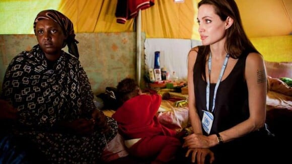 Angelina Jolie : Une beauté engagée, acclamée à la frontière tuniso-libyenne...