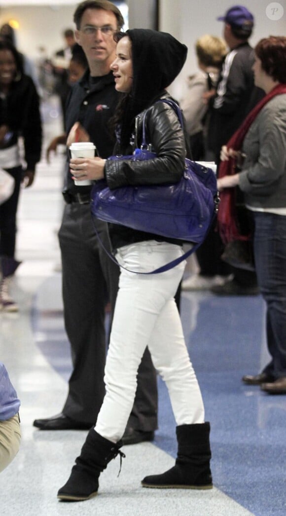 Juliette Lewis arrive de Detroit à Los Angeles le 5 avril 2011
