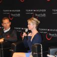 Renée Zellweger fait la promotion du sac à main disponible en édition limitée et vendu au profit de la lutte contre le cancer du sein, mercredi 6 avril, à Milan.