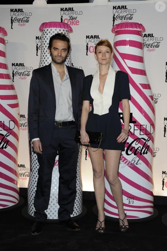 Audrey Marnay et son fiancé Virgile Bramly lors de la soirée Coca Cola Light pour célébrer le lancement de la bouteille imaginée par Karl Lagerfeld. Le 7 avril 2011