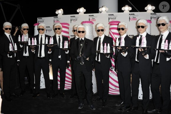 Karl Lagerfeld lors de la soirée Coca Cola Light pour célébrer le lancement de sa bouteille. Le 7 avril 2011