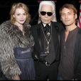 Karl Lagerfeld entouré par Uffie et Ora-ïto pour le lancement de la nouvelle bouteille de Coca-Light. Chez Georges, à Paris, le 7 avril 2011