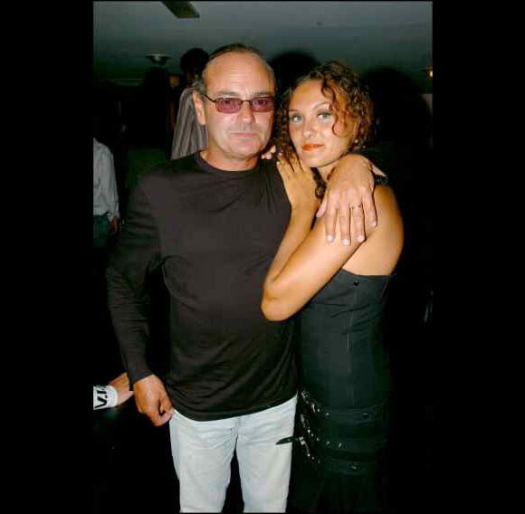 Gérard Presgurvic et sa fille Laura au Vip Room de Saint-Tropez en août 2004