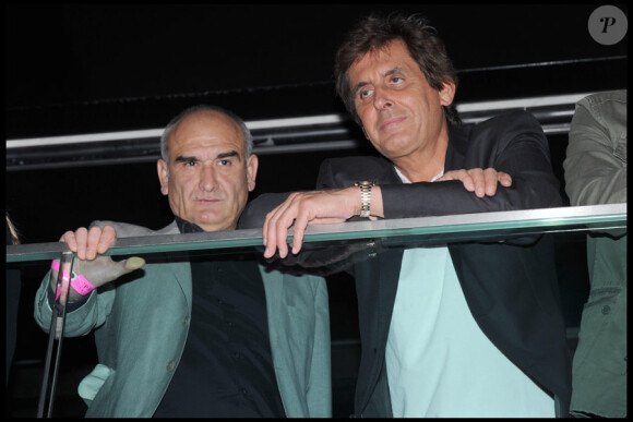 Pascal Nègre et Max Guazzini lors du concert de Laszlo Jones au VIP Room, le 7 avril 2011
