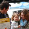 Alyson Hannigan et son mari Alexis Denisof font le marché à Santa Monica avec leur petite Satyana, le 6 avril 2011