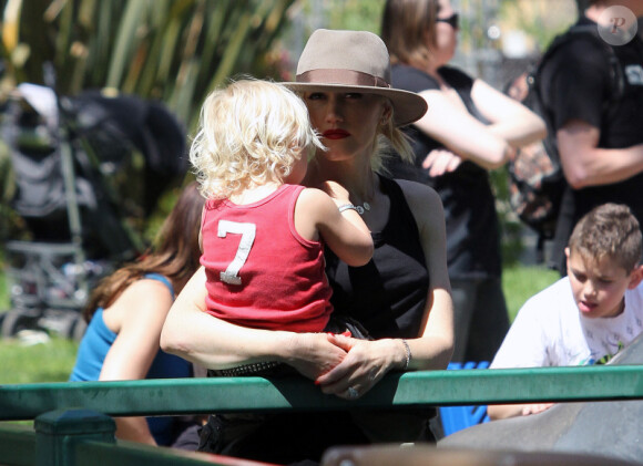 Gwen Stefani et le petit Zuma s'éclatent au Zoo (10 avril 2011 à Los Angeles)