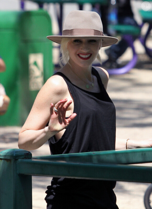 Gwen Stefani a passé la journée au zoo avec sa famille (10 avril 2011 à Los Angeles)