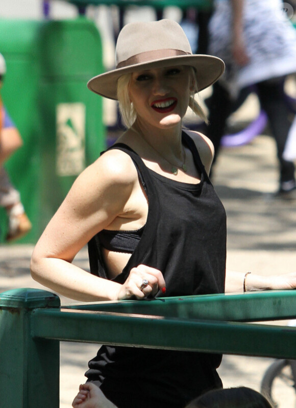 Gwen Stefani a passé la journée au zoo (10 avril 2011 à Los Angeles)