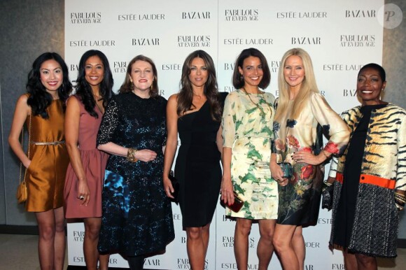 Elizabeth Hurley, Anh Sundstrom, Nathalie Sajous, Cyd McKenna, Angela Paul et Brandyn Artis lors de la soirée organisée par Harper's Bazaar et Estee Lauder afin de désigner les femmes "Fabuleuses à tout âge" à New York le 12 avril 2011