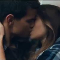 Taylor Lautner de Twilight et la fille de Phil Collins : leur baiser fougueux !