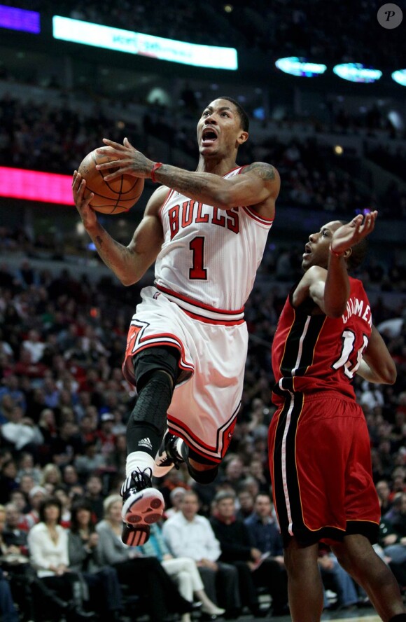 La star des Chicago Bulls Derrick Rose participera aux playoffs 2011 de la NBA