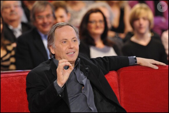Fabrice Luchini, le 2 février 2011, sur le fameux canapé rouge de Michel Drucker. 
