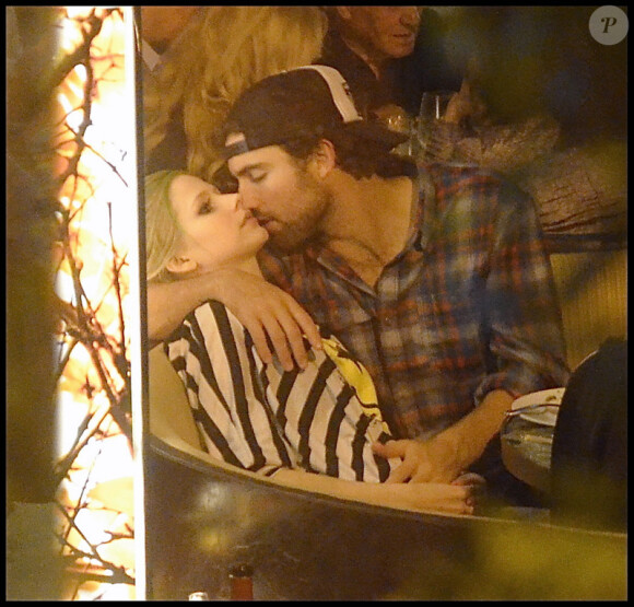 Avril Lavigne semble peu démonstrative avec son chéri Brody Jenner, au restaurant Boa Steakhouse à Los Angeles, samedi 16 avril.