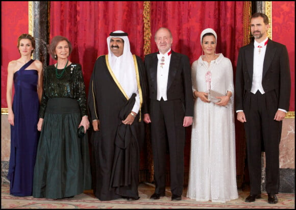 La famille royale d'Espagne est réunie pour accueillir l'Emir du Qatar Hamad Bin Khalifa Al Thani et son épouse Sheikha Mozah Bint Nasser. Madrid, 25 avril 2011
