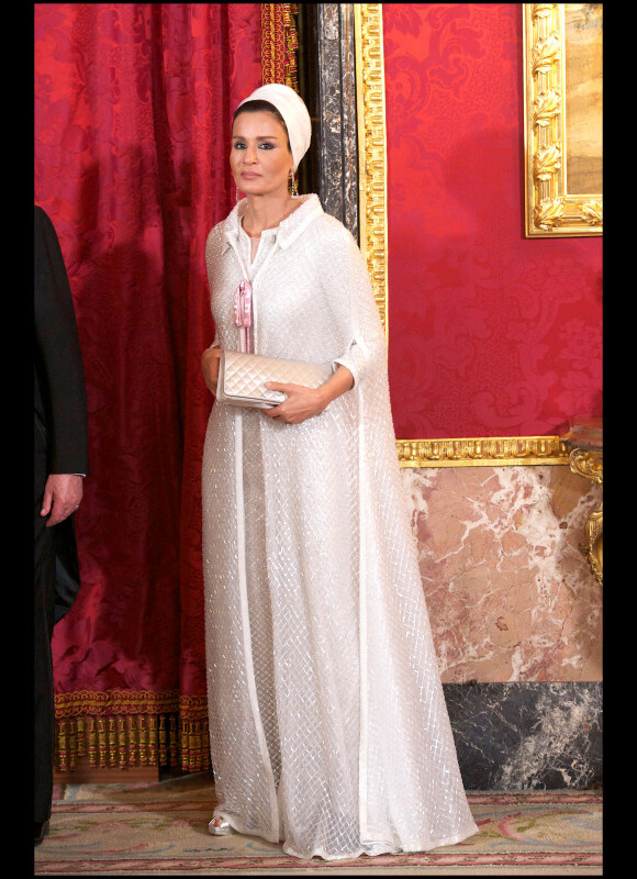 Mozah Bint Nasser porte un magnifique caftan blanc. Madrid, 25 avril 2011 
