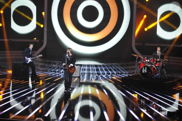 Le groupe Omega a franchi le second prime de X Factor, le 26 avril 2011, pour le plus grand soulagement d'Henry Padovani, qui avait perdu un groupe la semaine passée.
