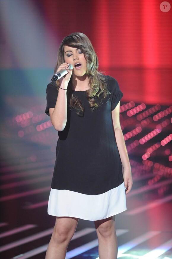 Marina D'Amico, la benjamine du élé-crochet X Factor saison 2, a su tirer son épingle du jeu en reprenant James Brown lors du prime du 26 avril 2011, mais a encore des preuves à faire.