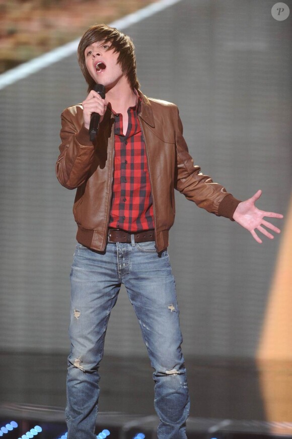 Aphone avant le show, Florian Giustiniani a réussi à franchir le second prime de X Factor, le 26 avril 2011.