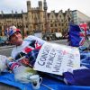 Mercredi 26 avril 2011, à deux jours du mariage royal, Londres est en effervescence. Des gens campent devant Westminster, les derniers préparatifs se mettent en place, et les couples de sosies du concours EasyJet ont débarqué !