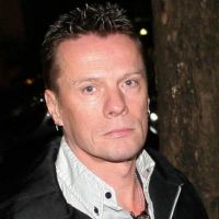 Un membre de U2 se prend pour Johnny Hallyday !