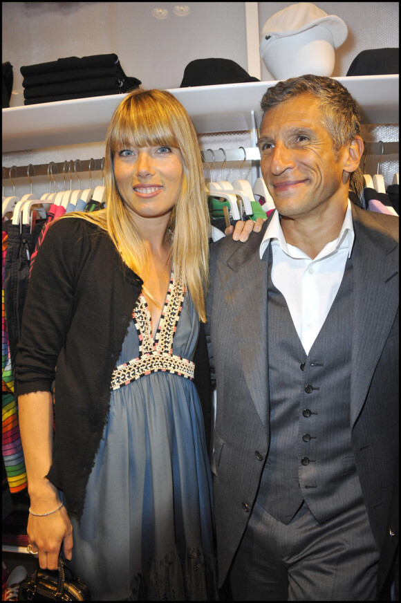Nagui et sa femme Mélanie Page lors de la soirée d'ouverture de la boutique Lacoste 95 avenue des Champs Elysées à Paris, le 28 avril 2011