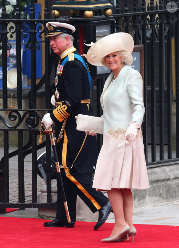 Le Prince Charles et son épouse la Duchesse de Cornouailles lors de leur arrivée à l'Abbaye de Westminster à l'occasion du mariage de Kate Middleton et du Prince William, le 29 avril 2011