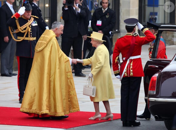 Le Reine Elizabeth et le Duc d'Edimbourg lors de leur arrivée à l'Abbaye de Westminster à l'occasion du mariage de Kate Middleton et de leur petit-fils le Prince William, le 29 avril 2011