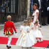 Pippa Middleton et les enfants d'honneur arrivant à l'Abbaye de Westminster pour assister au mariage de Kate Middleton avec le Prince William, le 29 avril 2011