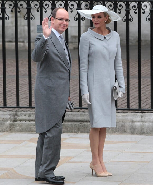 Albert de Monaco et sa fiancée Charlene Wittstock arrivant à l'Abbaye de Westminster pour assister au mariage de Kate Middleton avec le Prince William, le 29 avril 2011