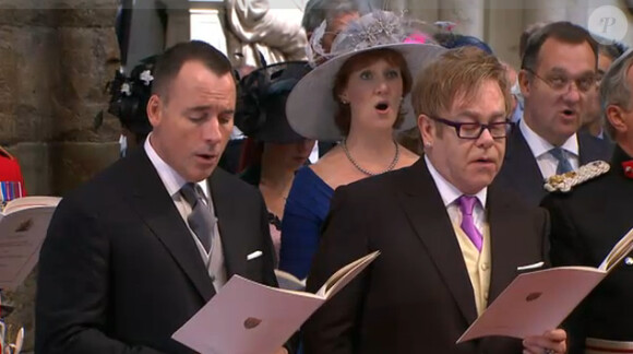 Elton John et David Furnish dans l'abbaye de Westminster, à Londres, le 29 avril 2011.