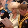 Le prince Charles, Camilla et le prince Harry dans l'abbaye de Westminster, à Londres, le 29 avril 2011.