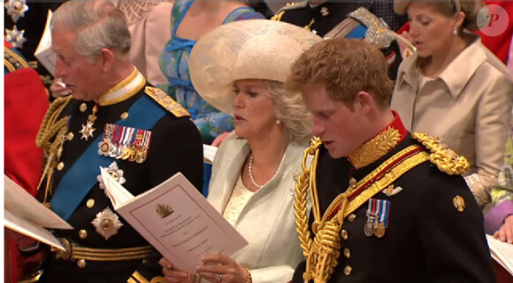 Le prince Charles, Camilla et le prince Harry dans l'abbaye de Westminster, à Londres, le 29 avril 2011.