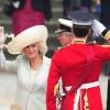 Les 1 900 convives invités à assister au mariage du prince William et de Catherine Middleton le 29 avril 2011 ont pris place à Westminster dans les premières heures de la matinée. Le prince Charles et Camilla Parker Bowles ont été accueillis avec ferveur.