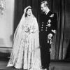 Kate Middleton a reproduit l'idée des motifs floraux de la robe d'Elizabeth II. Londres, 10 août 1947