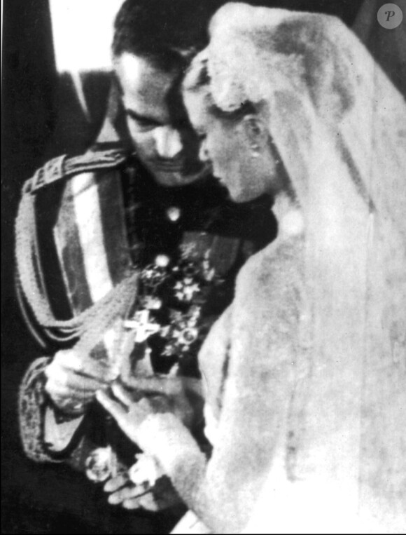 Le corsage de Grace Kelly ressemble beaucoup à celui de Kate Middleton. Monaco, 18 avril 1956